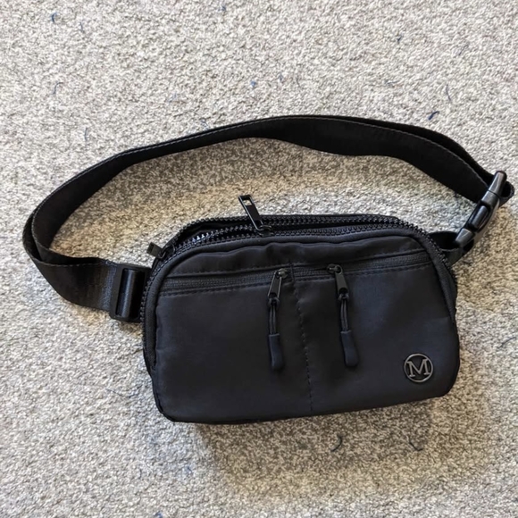 Handbags - Black Crossbody Fanny Pack Bag
